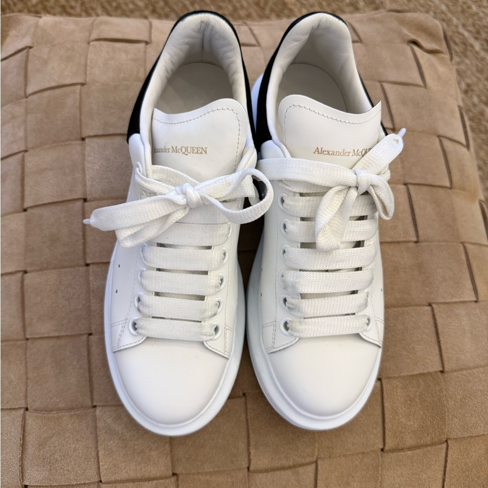 Alexander McQueen White and Black Sneakers AUTHENTIC - Picture 5 of 12